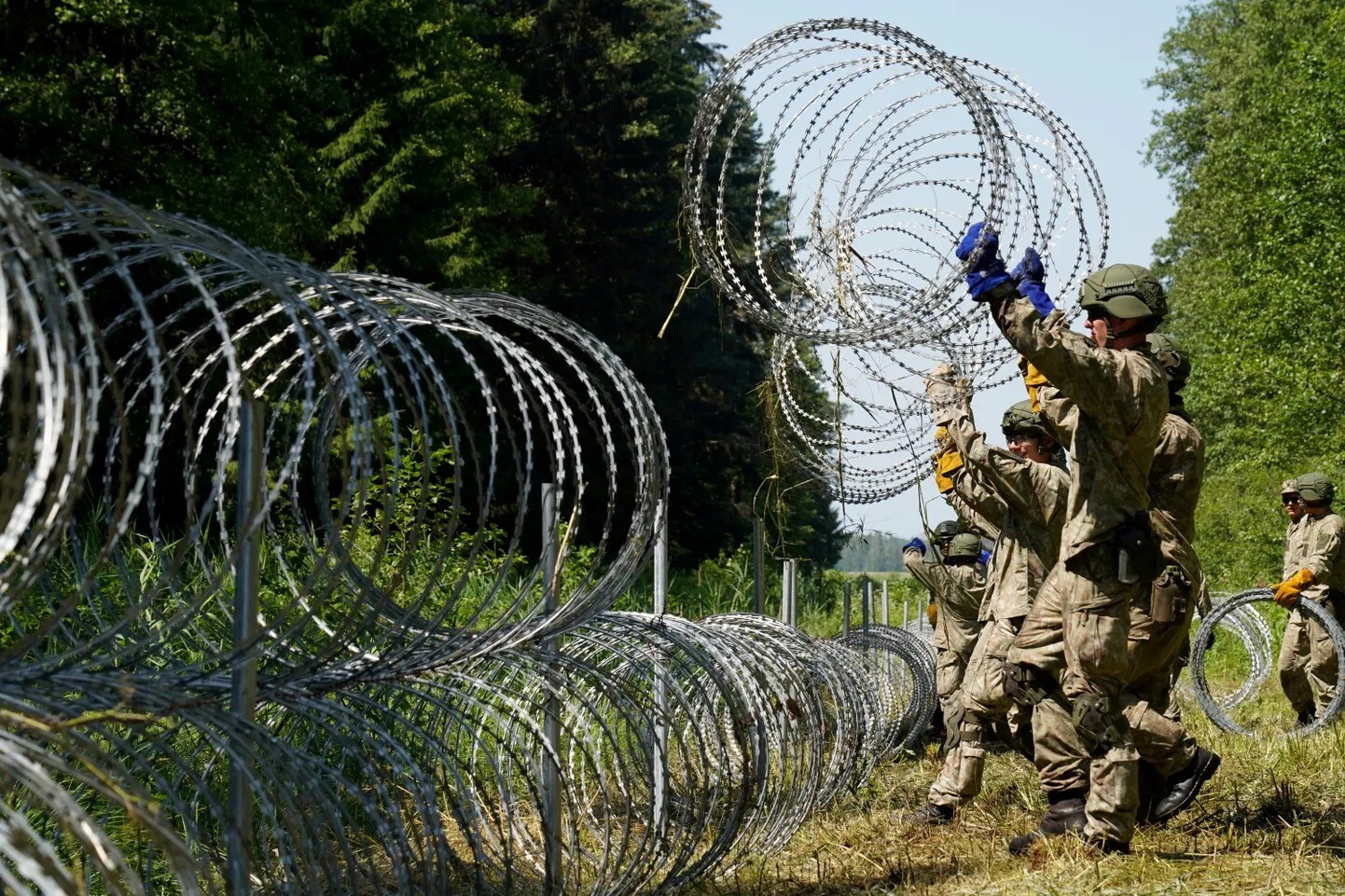Lietuvas robežsargi piespieduši doties atpakaļ uz Baltkrieviju 32 migrantus