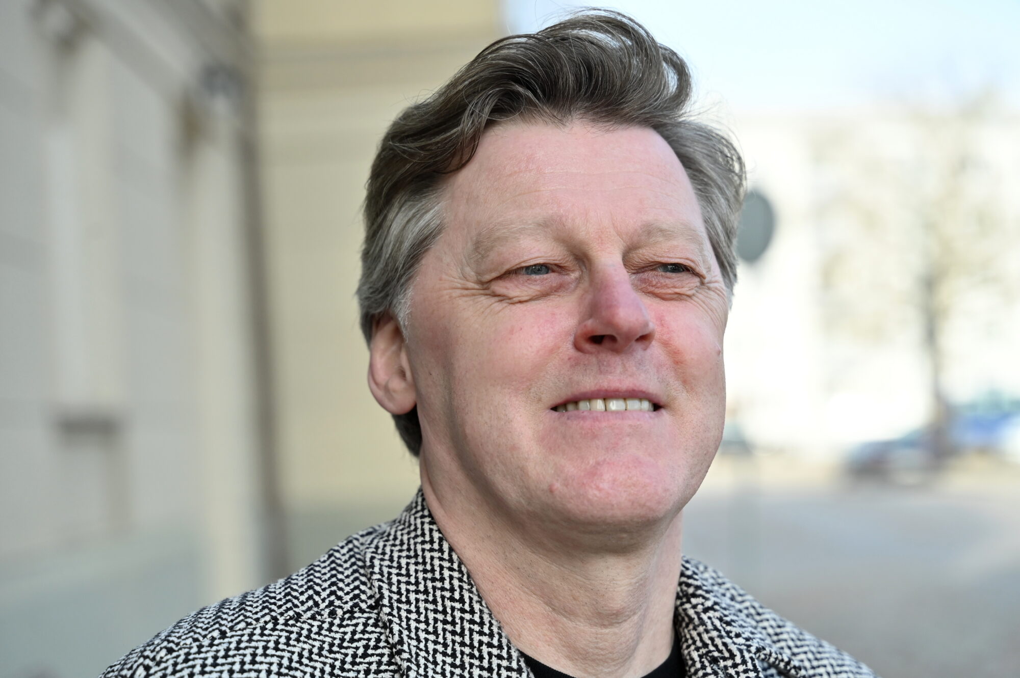 Cilvēks, bez kura izrāde nesākas. Almants Bergmanis par dzīvi aiz Liepājas teātra kulisēm