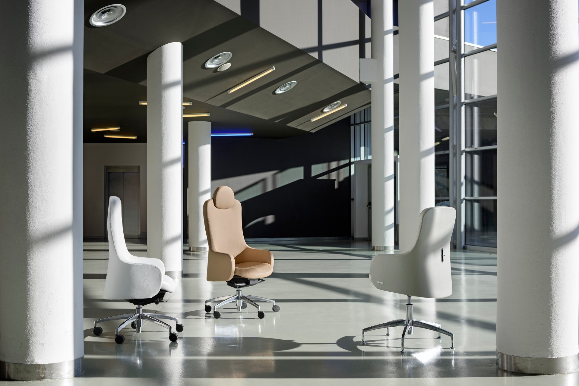 Biroja krēsls, kas maina darba dienu – ergonomikas noslēpumi