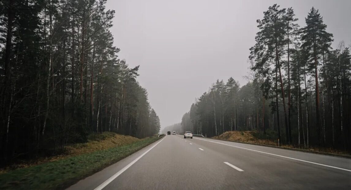 Atjaunota satiksme uz Liepājas šosejas pie Bikstiem
