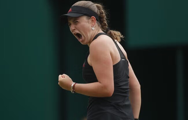 Ostapenko Štutgartes “WTA 500” turnīrā sasniedz dubultspēļu pusfinālu