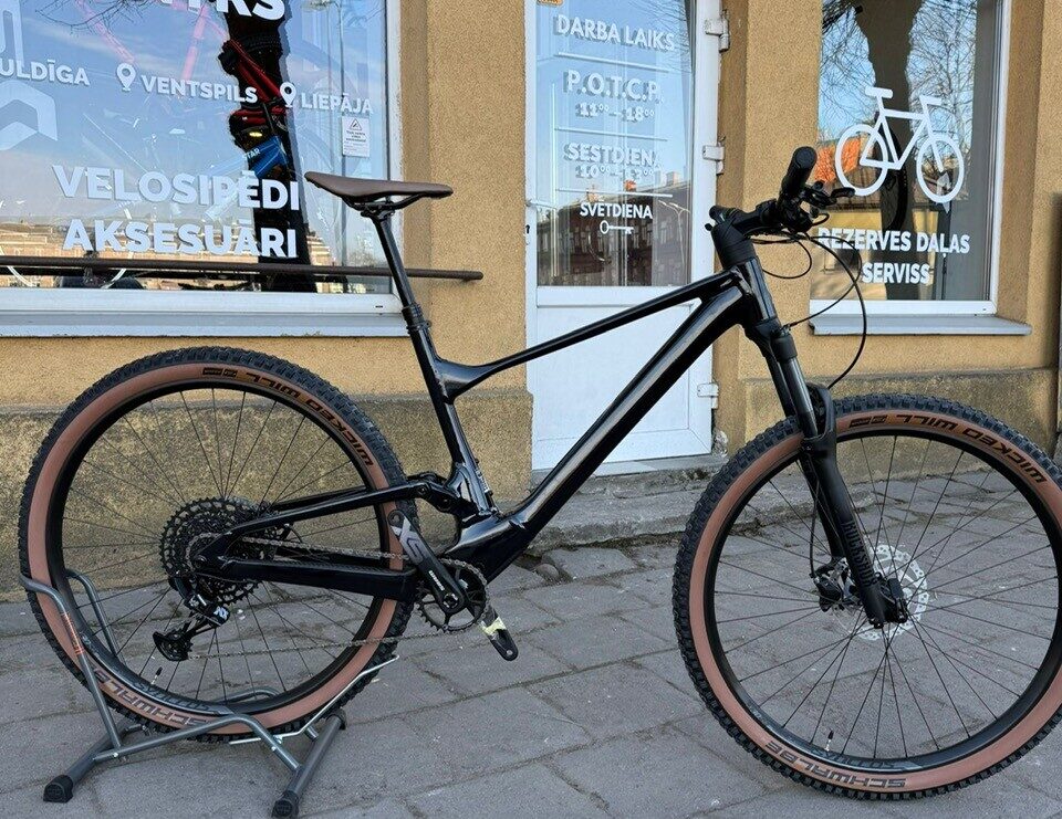 “To solījām jau kopš 2020. gada” – Kurzemes velo centrs beidzot atver veikalu Liepājā