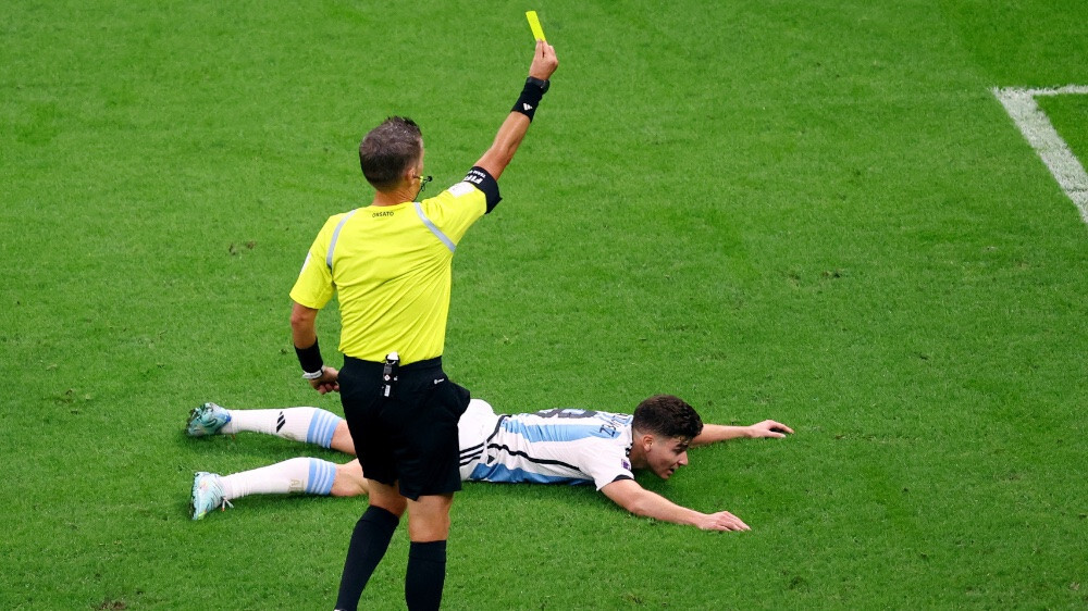 FIFA mīkstinās dzelteno kartīšu noteikumus Pasaules kausā