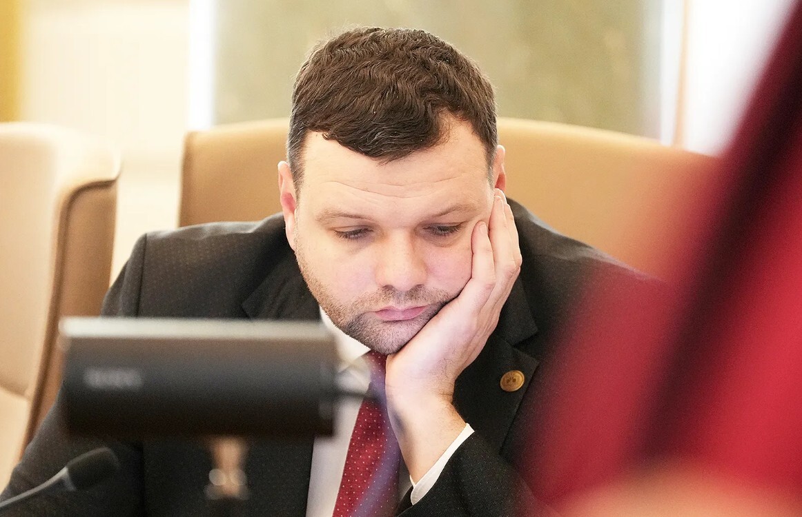 Uzulnieks: Par priekšlikuma izmantot pensiju otrā līmeņa uzkrājumu ārstniecībai ieguvumiem un zaudējumiem vēl tikai diskutēs