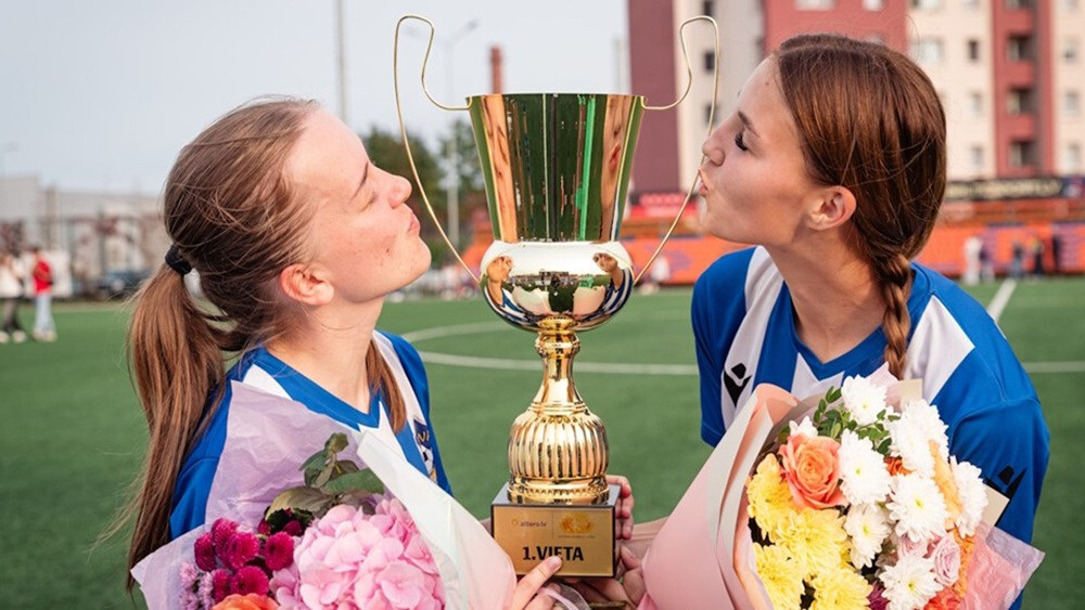 Plašāka un konkurētspējīgāka: startē sieviešu futbola 1. līgas jaunā sezona