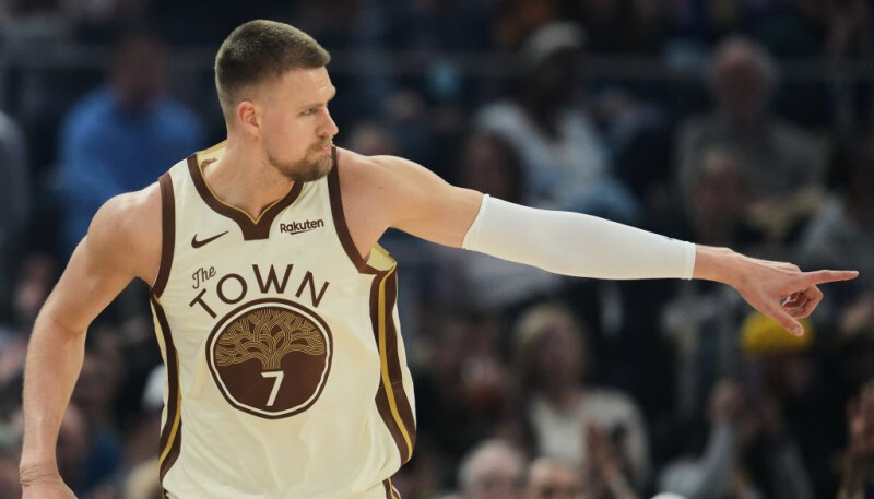 Video: Porziņģis gūst 11 punktus “Warriors” zaudējumā “Kings”komandai