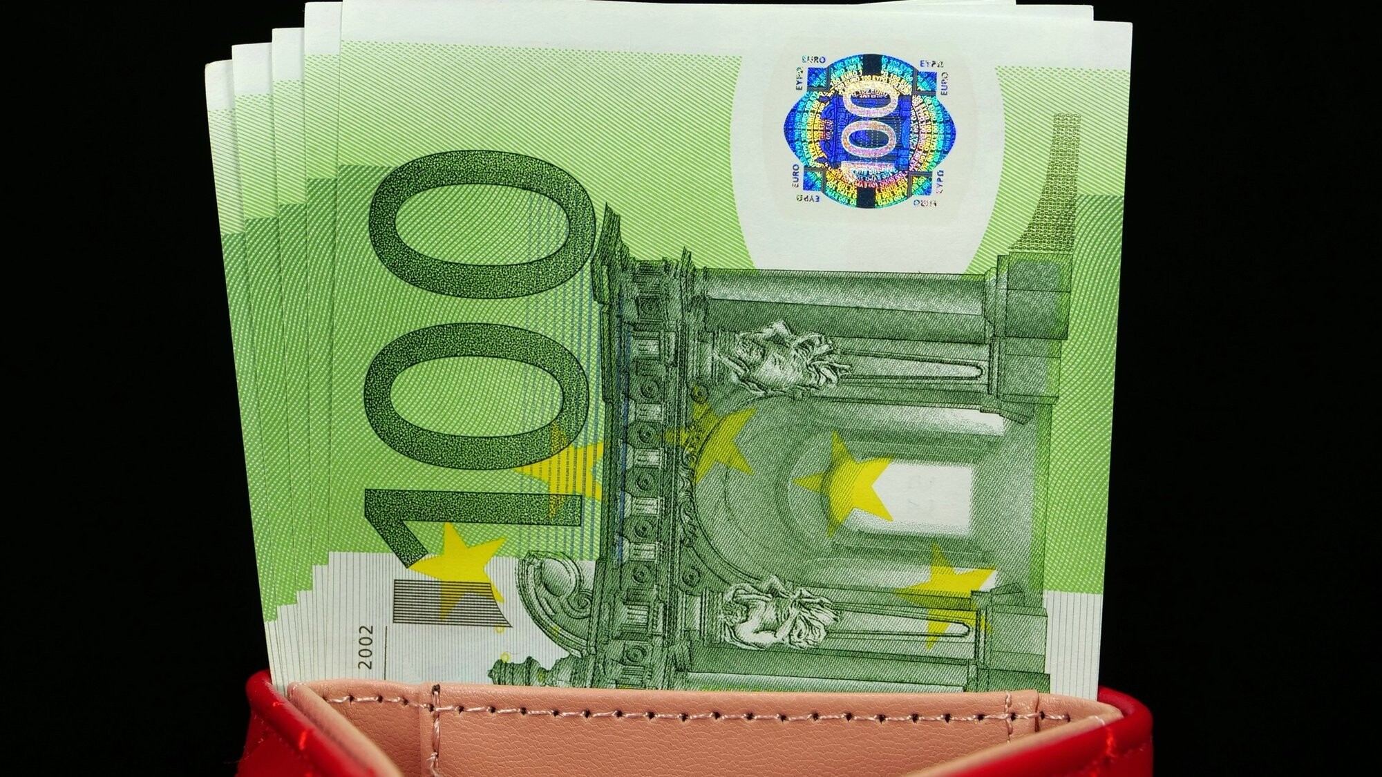 Rosina apsūdzēt operācijā “SIM Cartel” aizturētos par vairāk nekā 1,4 miljonu eiro legalizēšanu