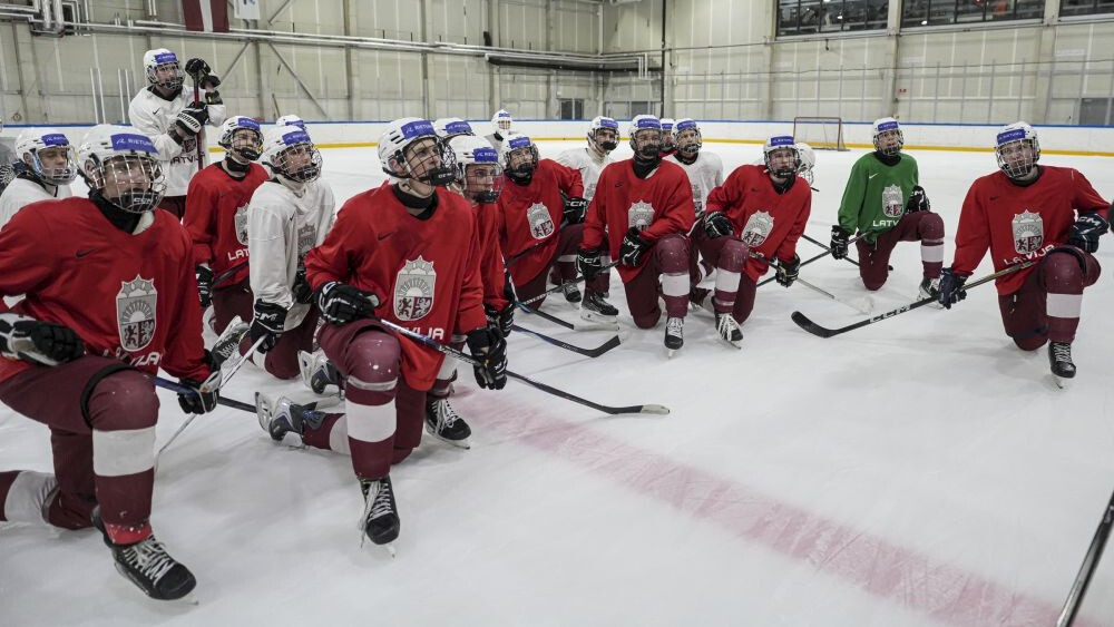 Latvijas U-18 hokejisti cīnīsies par vietu pasaules čempionāta ceturtdaļfinālā
