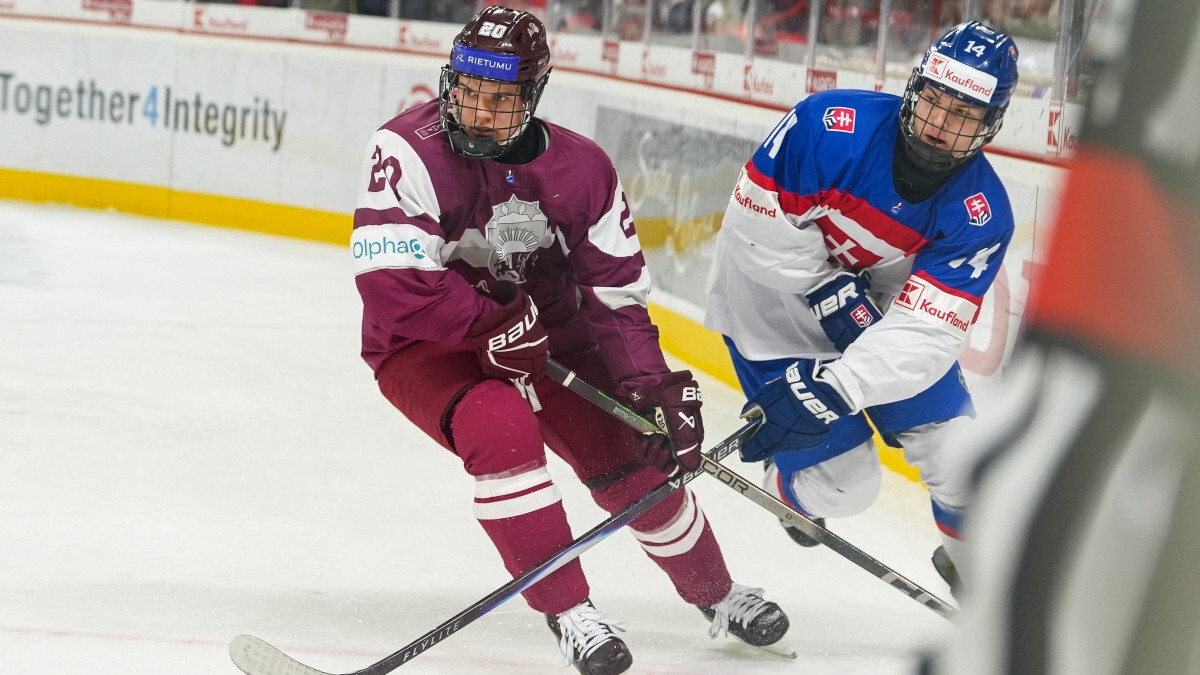 Video: Latvijas U-18 hokejisti pasaules čempionāta pēdējā grupas spēlē piedzīvo zaudējumu