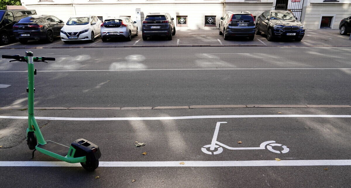 Ceļu satiksmes negadījumos ceturtdien cietis gājējs, velosipēdists un elektriskā skrejriteņa braucējs