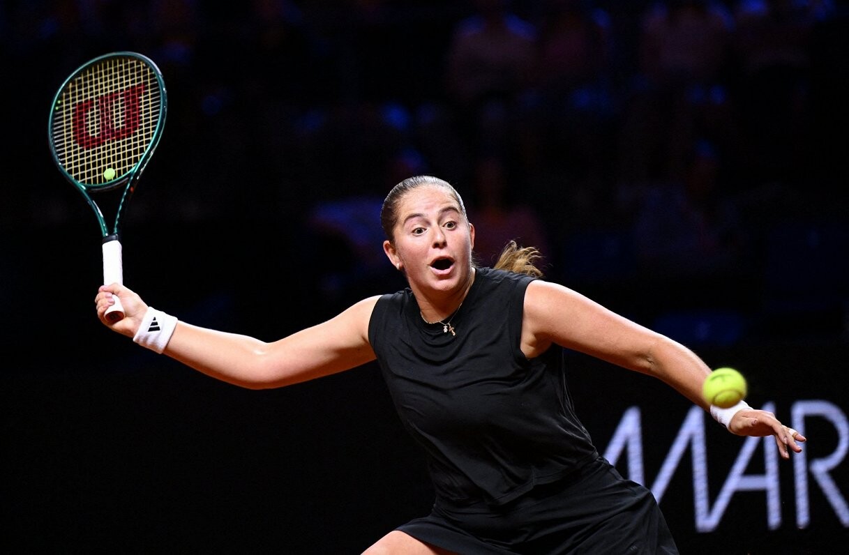 Ostapenko Štutgartes “WTA 500” turnīrā pārvar dubultspēļu pirmo kārtu
