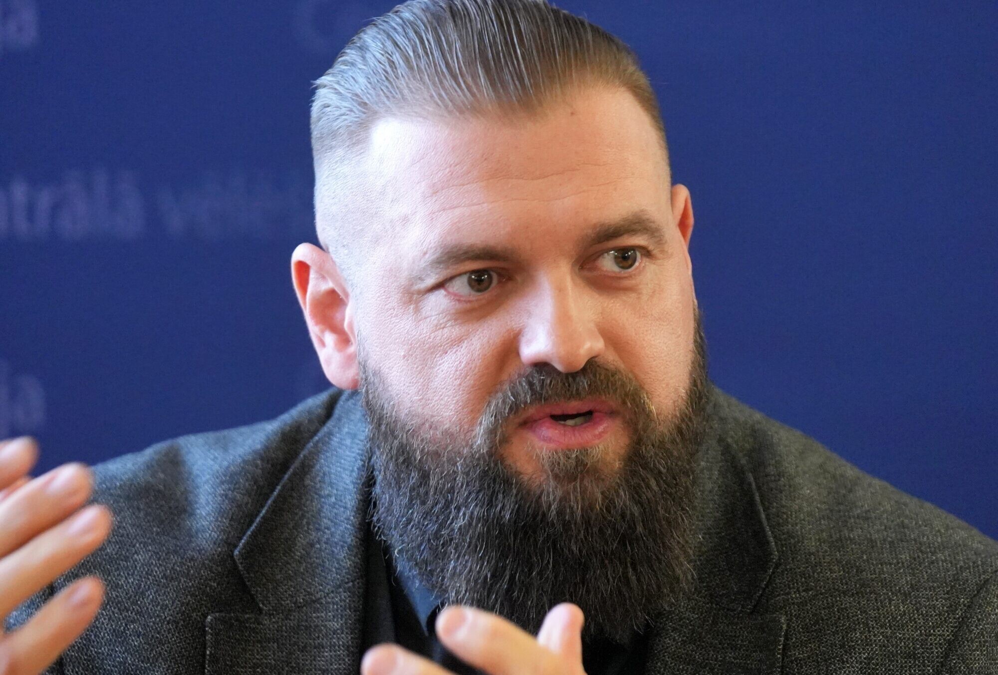 Apgabaltiesa atstāj apcietinājumā Liopu, bet Cerusu atbrīvo