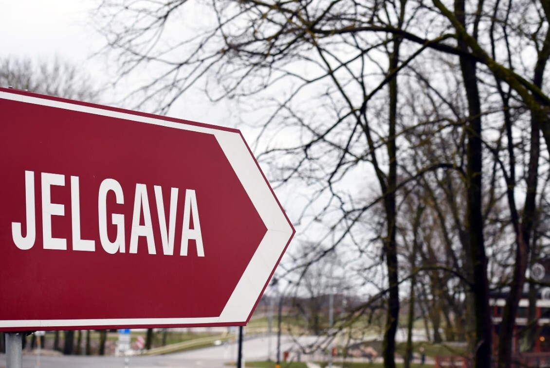 Ievelkas krimināllieta par nelikumībām Jelgavas tirgus darbībā, viena apsūdzētā aizstāvei apturot darbību