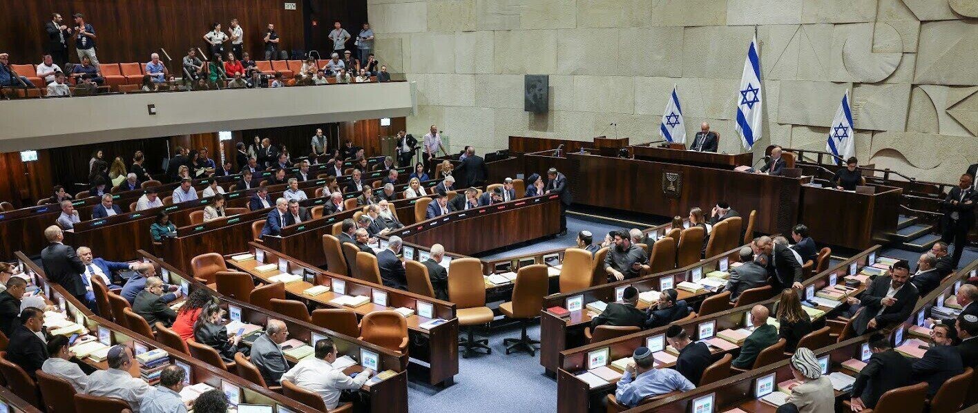 Izraēla virzās tuvāk pirmstermiņa parlamenta vēlēšanām