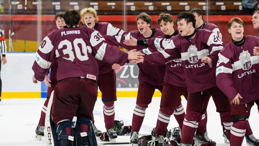 Latvijas U-18 hokejisti pasaules čempionāta pusfinālā cīnīsies ar Slovākiju