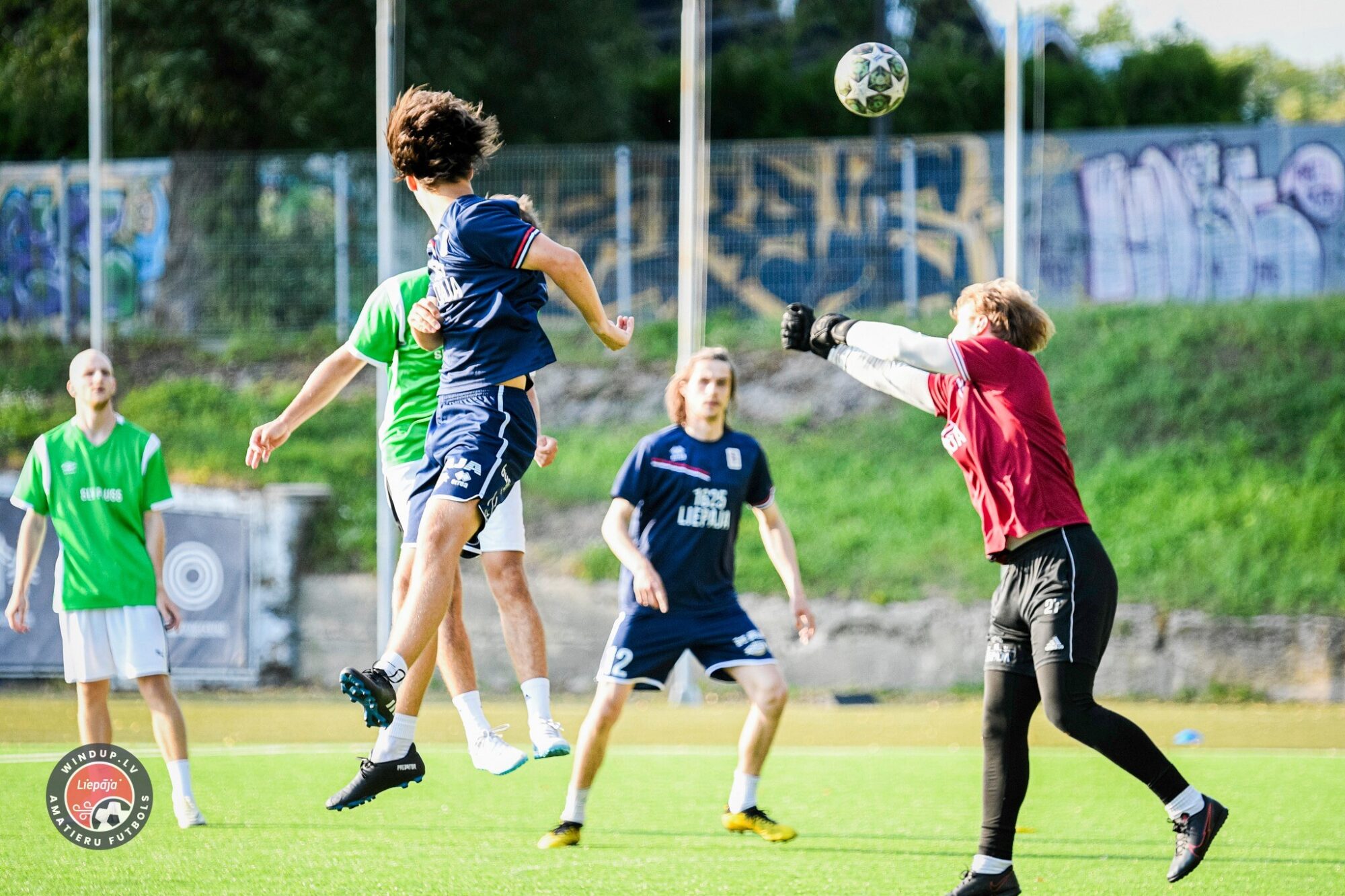 Debitanti un čempioni: Liepājas amatieru futbola čempionātā startēs 10 vienības