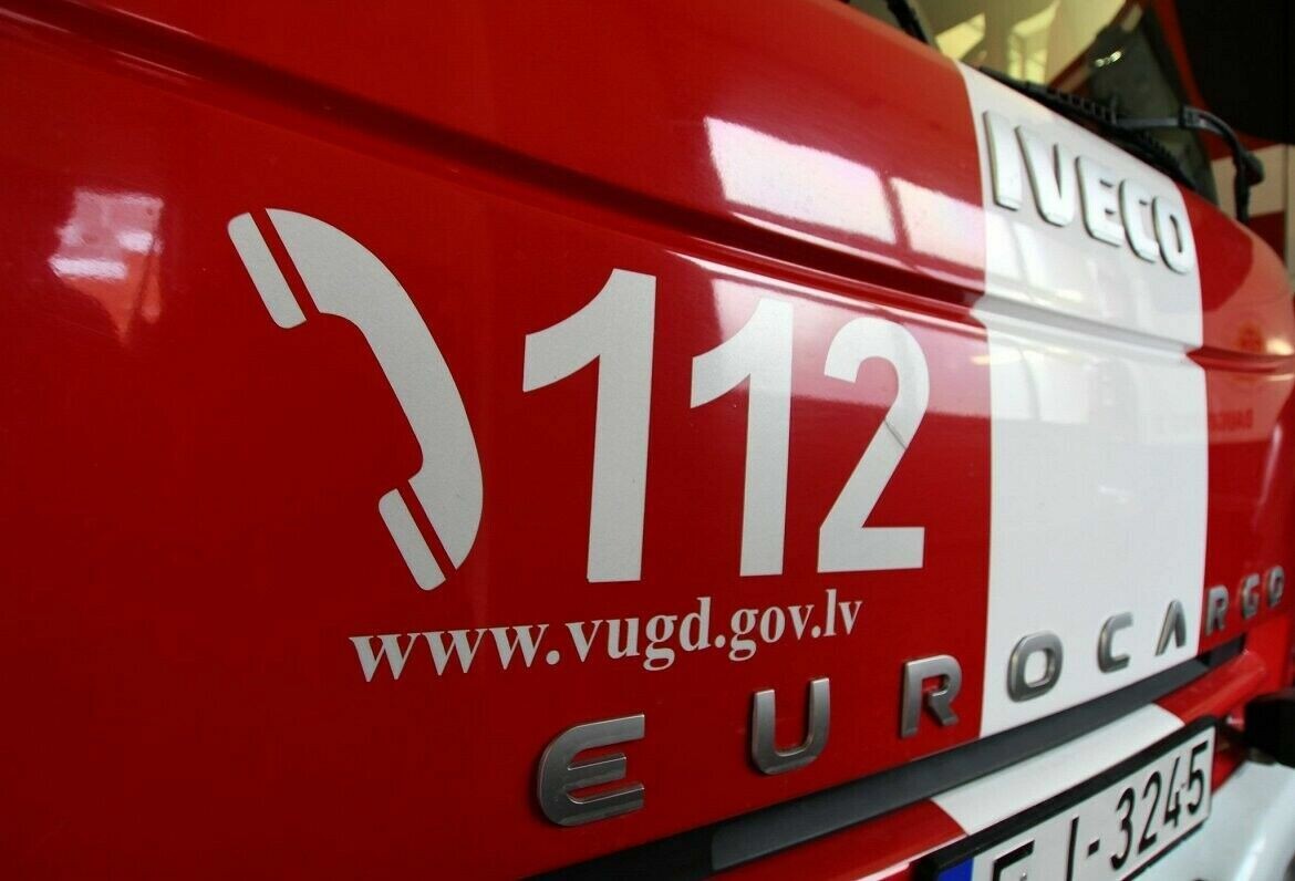 Aizvadītajā diennaktī no ūdenstilpēm izglābti divi cilvēki un izcelts bojāgājušais