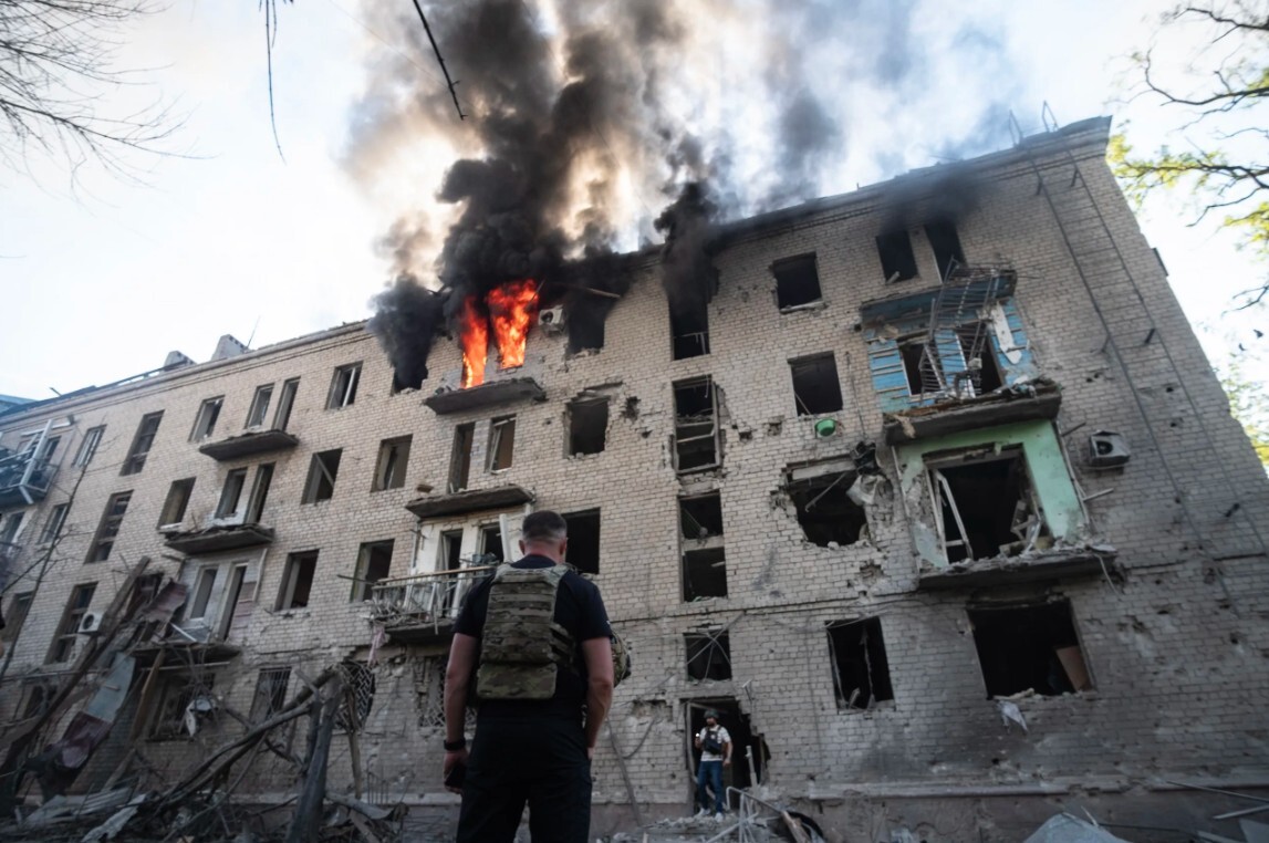 Krievija uzbrukusi Ukrainai ar 122 droniem un divām raķetēm