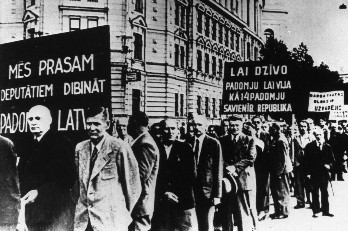 Deputāts rosina publicēt internetā PSRS okupācijas režīma vadošo amatpersonu lietas