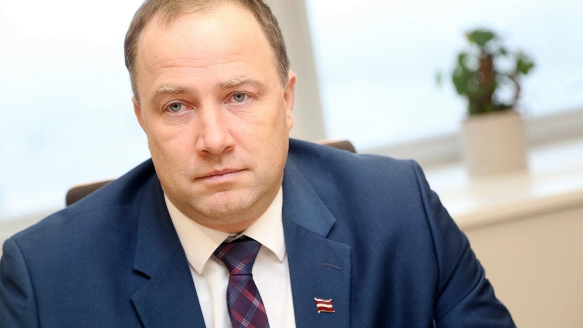 Valainis atstādina no amata ZM valsts sekretāru