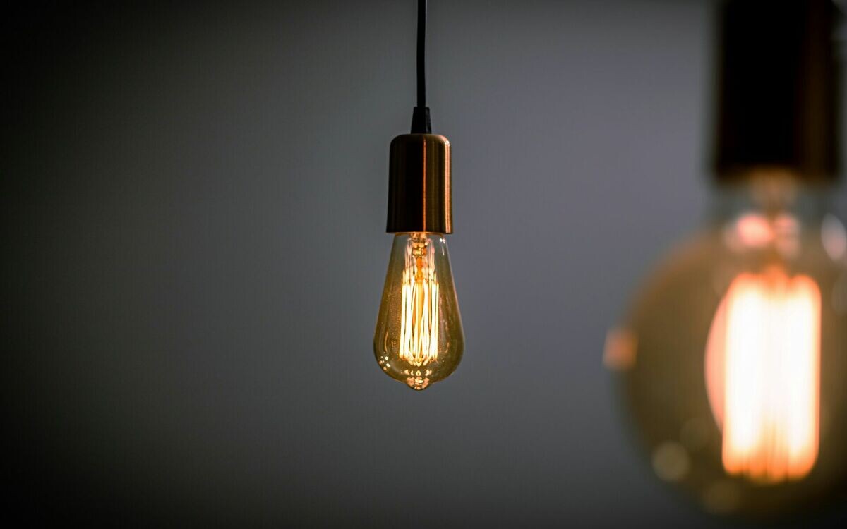 Bez elektrības Latvijā joprojām aptuveni 87 000 klientu