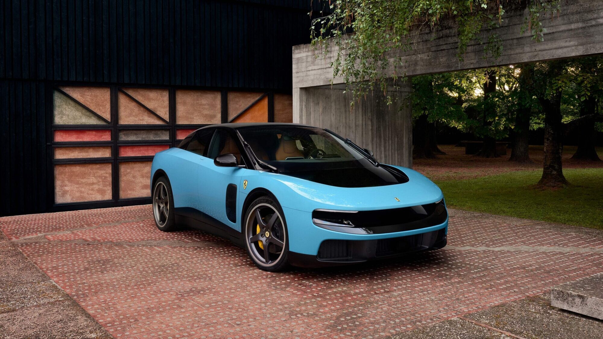 “Ferrari” prezentē pirmo pilnībā elektrisko automobili