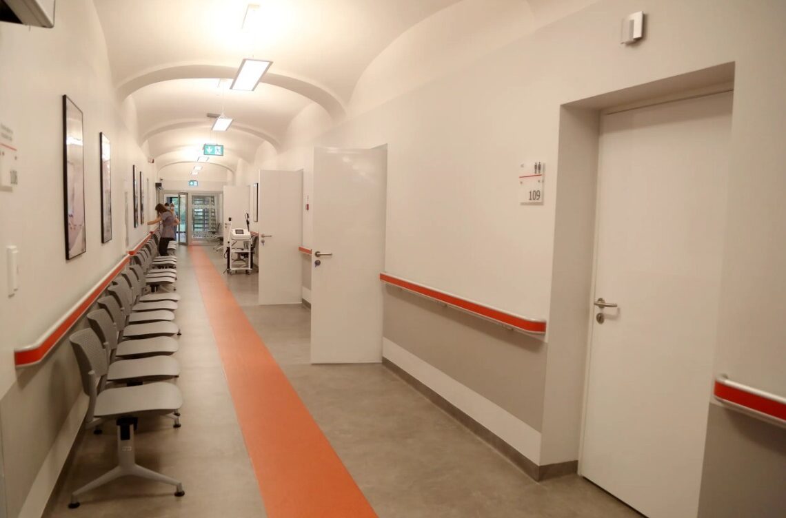 NVD: Pacientiem ārkārtas situācijās būtu jāļauj nezaudēt vietu rindā uz vizīti