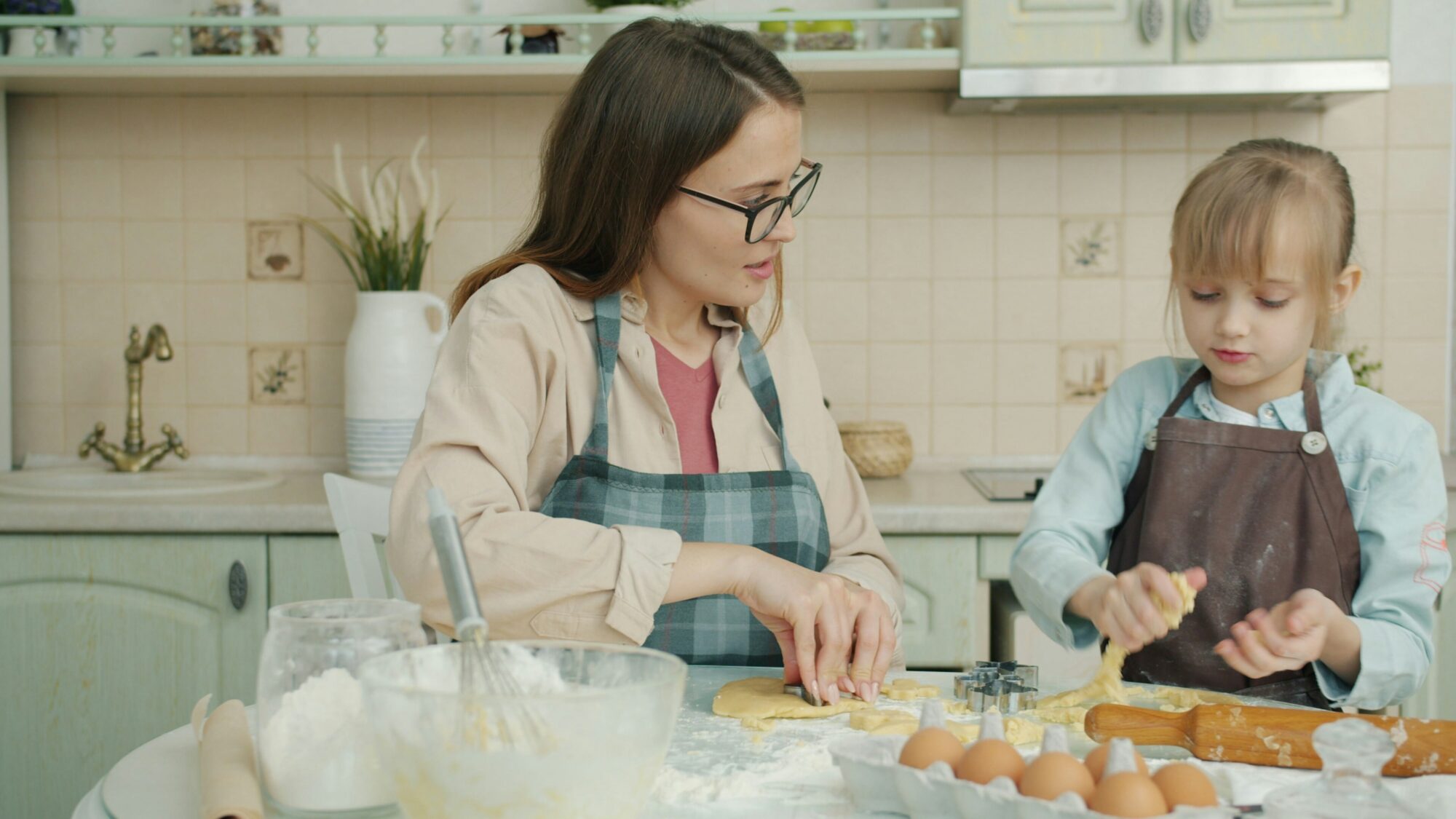 Receptes: Mammas rauši, kotletes un piena zupa – garšas, ko neaizmirst