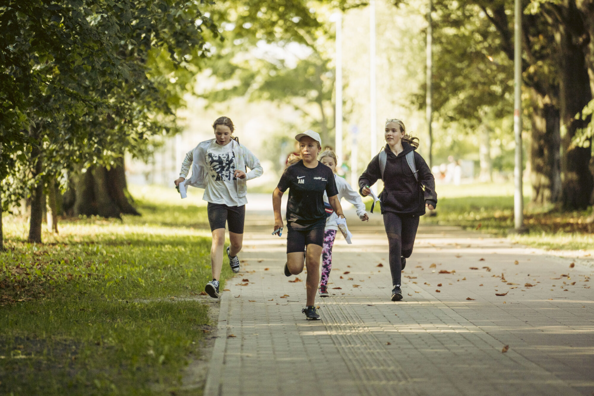 Bērni vecumā no astoņiem līdz 12 gadiem aicināti piedalīties bezmaksas fizisko aktivitāšu nodarbībās brīvā dabā
