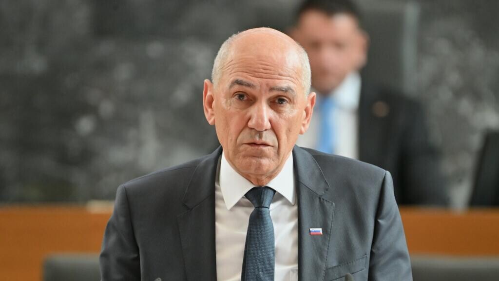 Slovēnijas parlaments premjera amatā ievēl Janšu