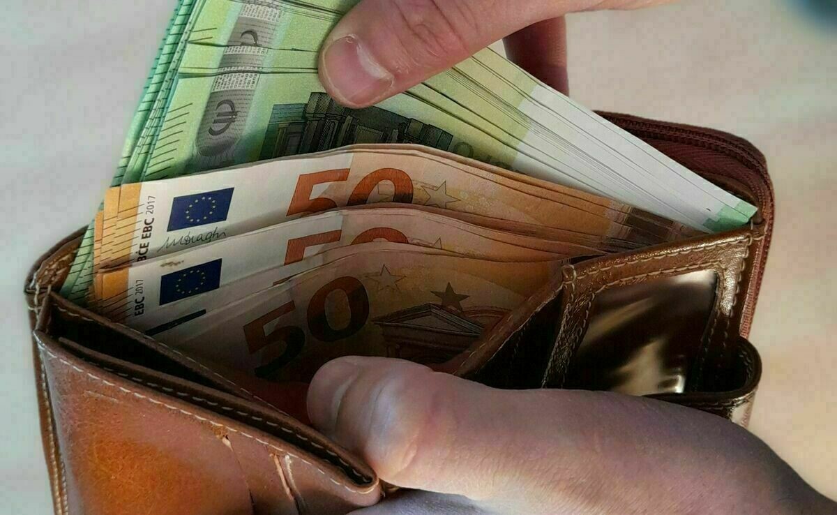 “Progresīvie” rosina minimālo algu noteikt 50% apmērā no vidējās algas valstī
