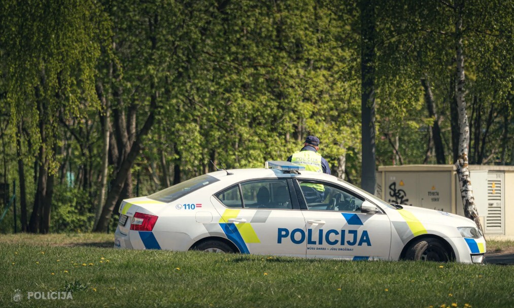 Aculiecinieks palīdz policijai notvert gandrīz četru promiļu reibumā esošu autovadītāju