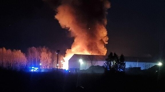 Noslēgušies būvgružu ugunsgrēka dzēšanas darbi Rumbulā
