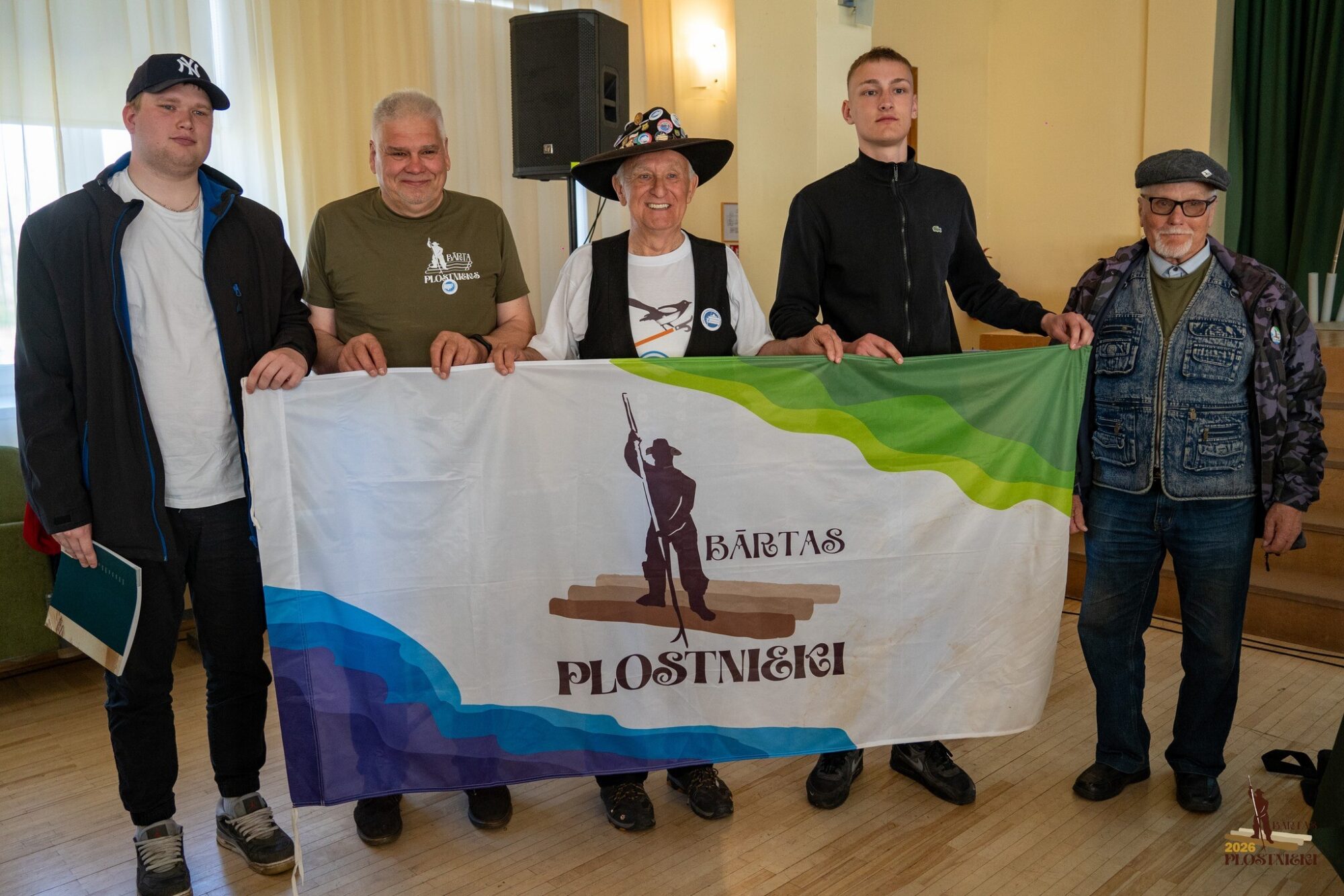 Bārtas plostnieki izpeld pasaulē