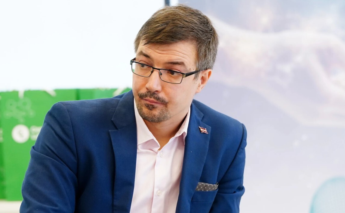 Kalvāns atteicies no Saeimas deputāta mandāta, bet Eglīts savu lēmumu pagaidām neatklāj