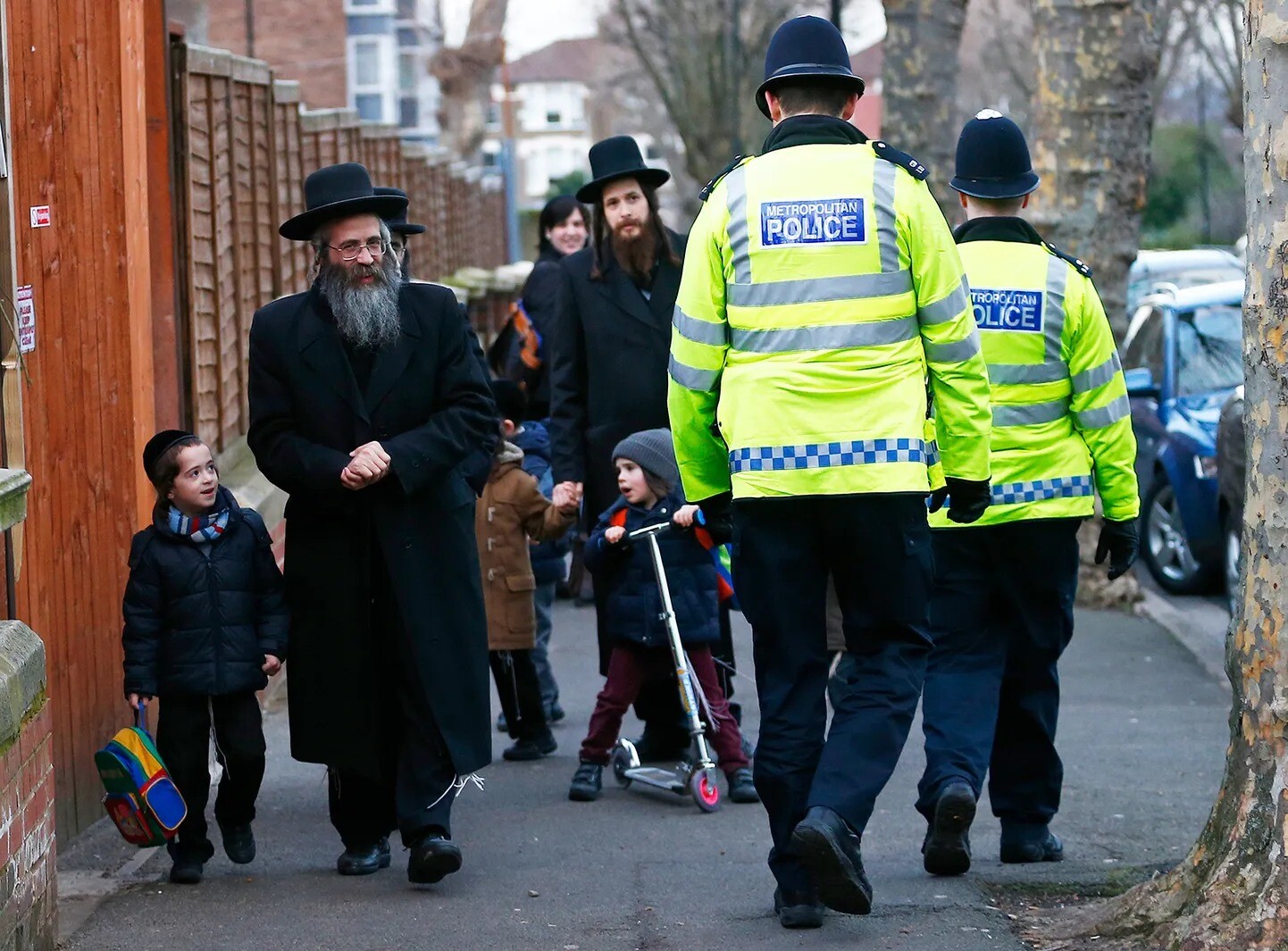 Londonas policija gatavojas sadursmēm starp galēji labējiem un palestīniešu atbalstītājiem