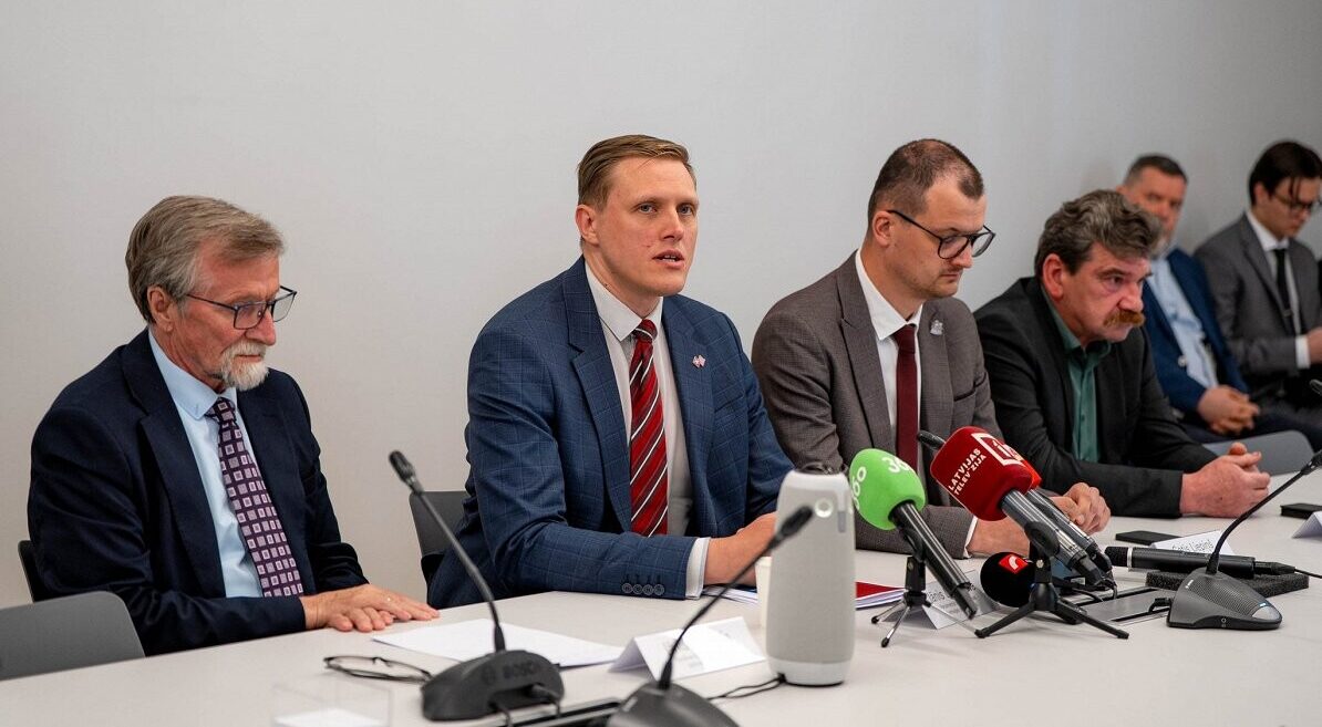 Deputāti uzsver nepieciešamību stiprināt migrācijas kontroli un iestāžu kapacitāti