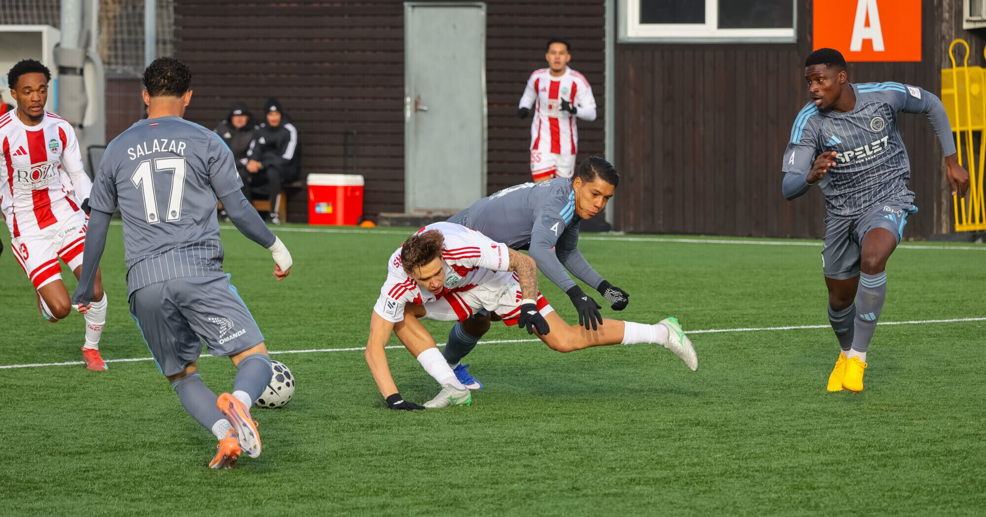Futbola virslīgas desmitās kārtas noslēgumā “Liepāja” viesosies pie “Riga” vienības