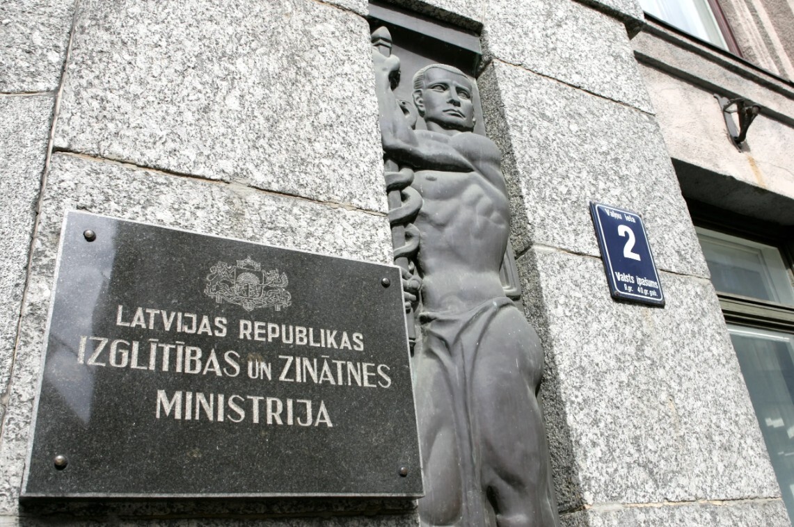 Uz dienesta pārbaudes laiku atstādināta IZM IT departamenta direktore Zaļkalne