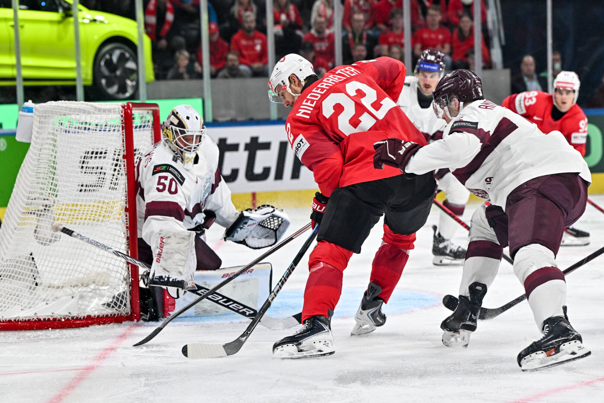 Video: Latvijas hokejisti pasaules čempionāta pirmajā spēlē zaudē Šveicei