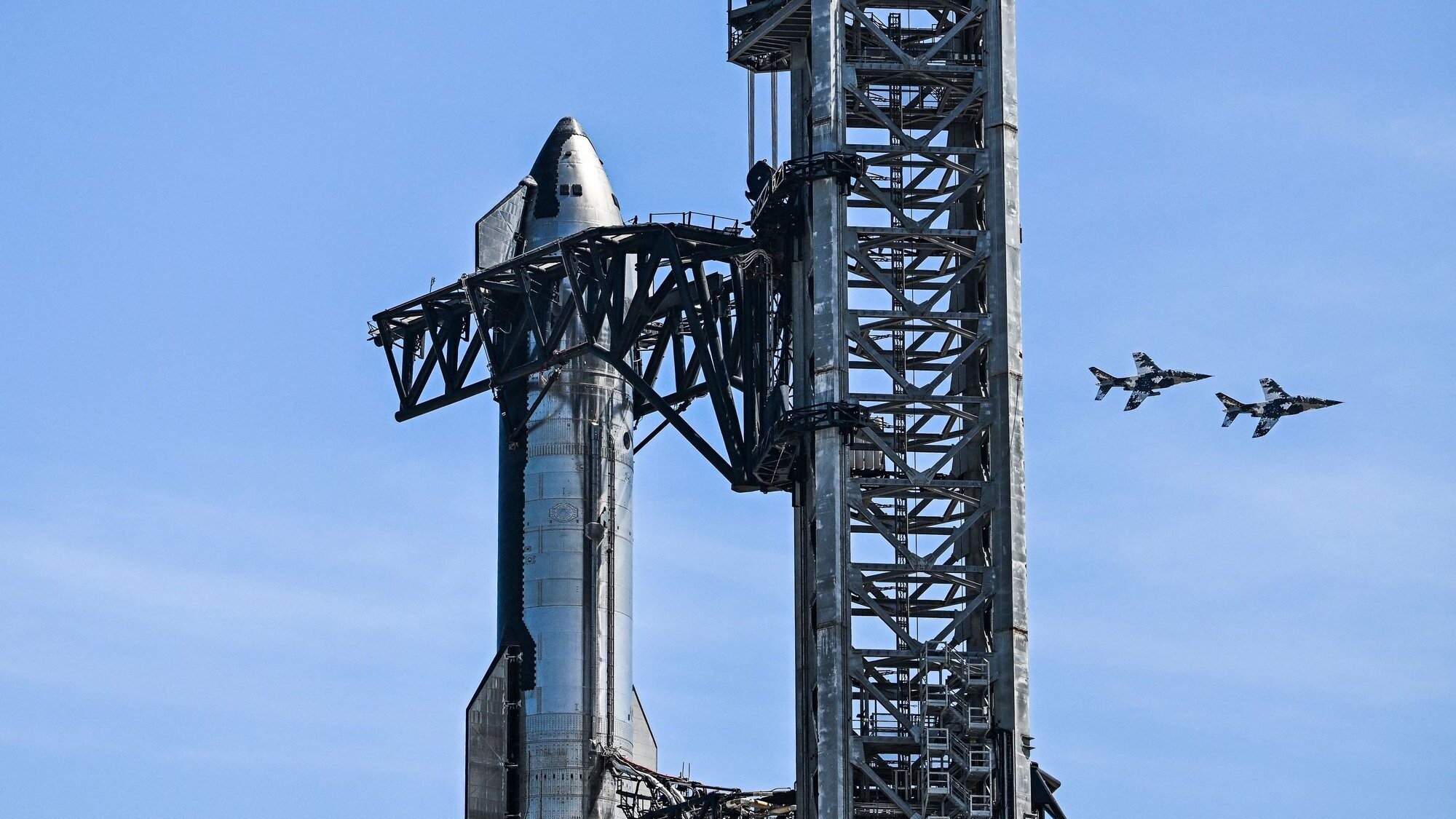 FAA uz laiku aptur “SpaceX” raķetes “Starship” izmēģinājuma lidojumus