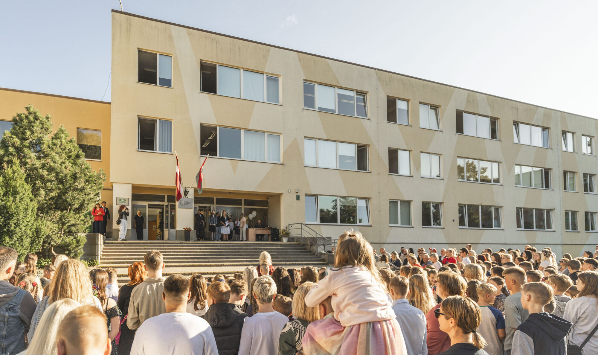 Pieņemts lēmums par Liepājas Rietumkrasta vidusskolas pievienošanu Liepājas Raiņa vidusskolai