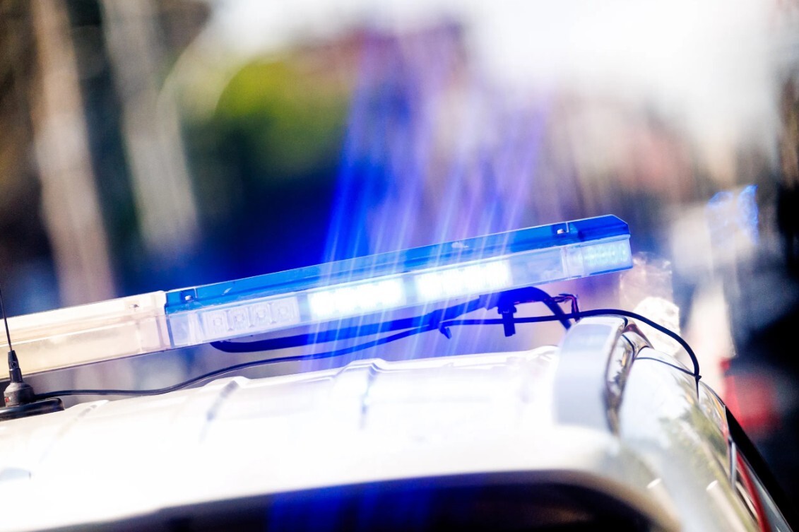 Vecmīlgrāvī autovadītāja mēģinājusi policistam sejā iepūst piparu gāzi