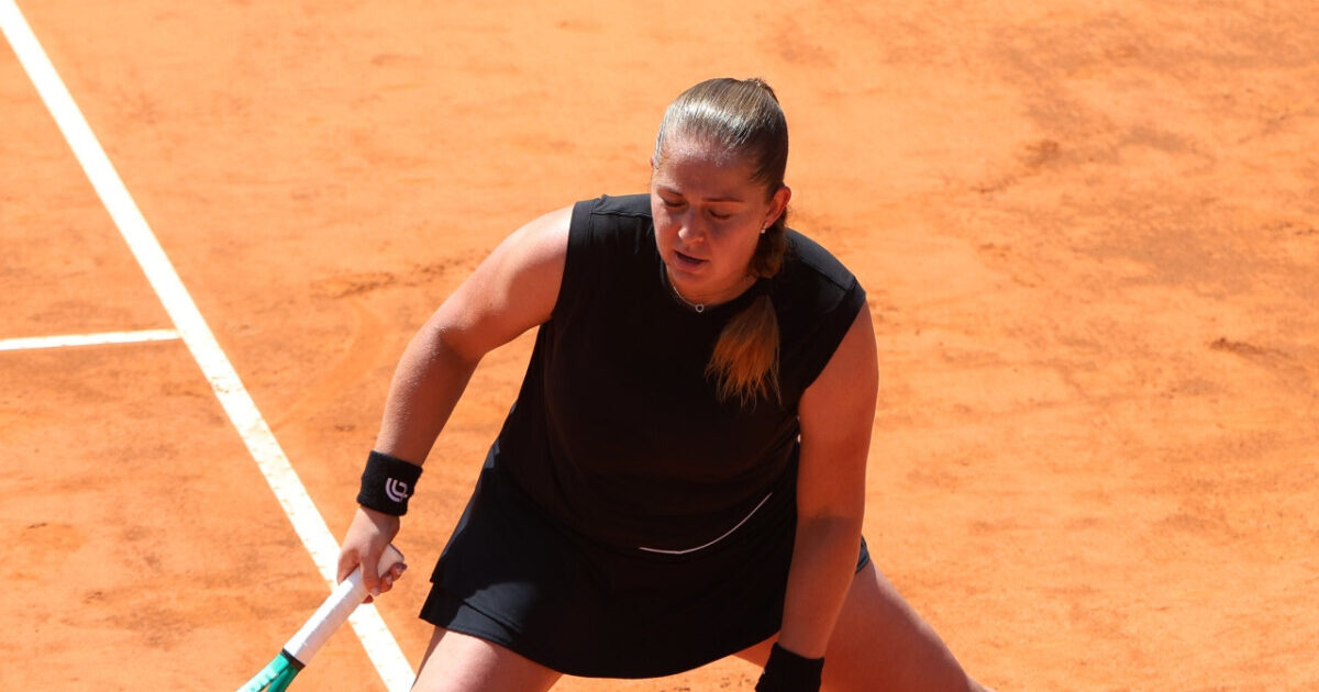 Ostapenko zaudē Francijas atklātajā čempionātā dubultspēļu otrajā kārtā