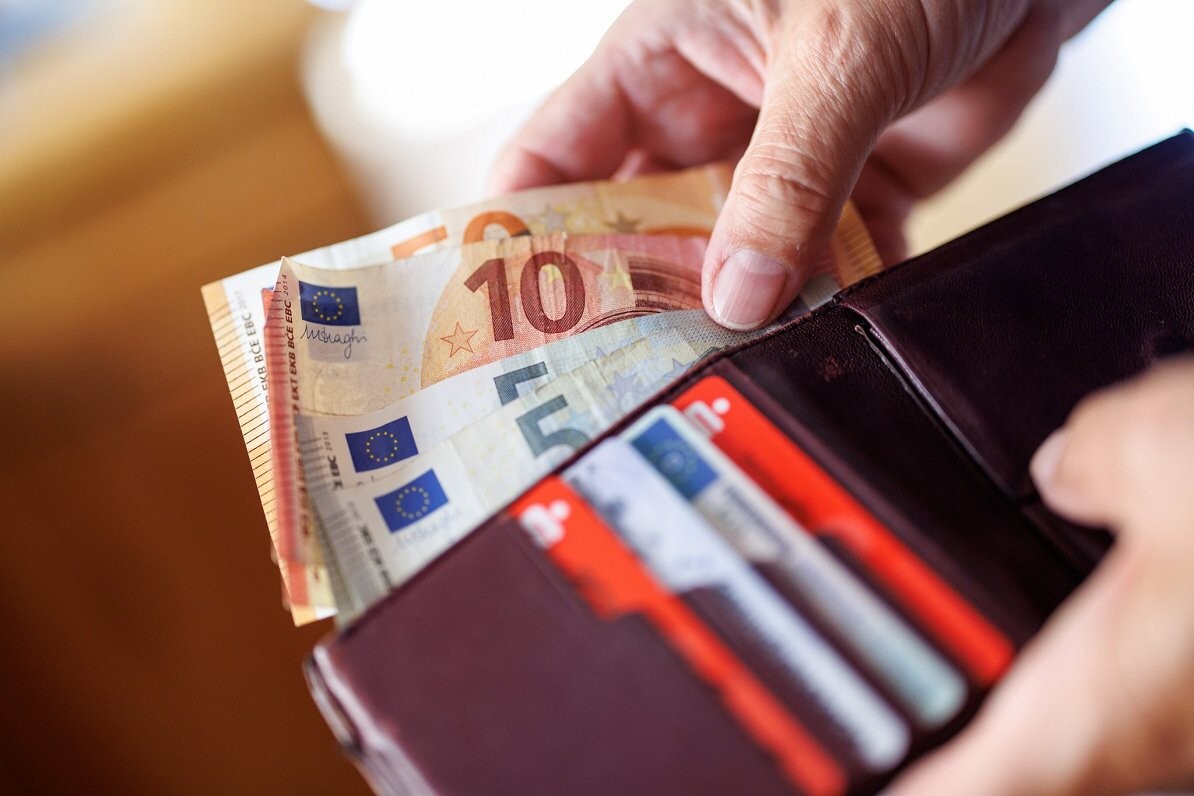 Arodbiedrības rosina minimālo algu 2027. gadā celt vismaz līdz 835 eiro mēnesī
