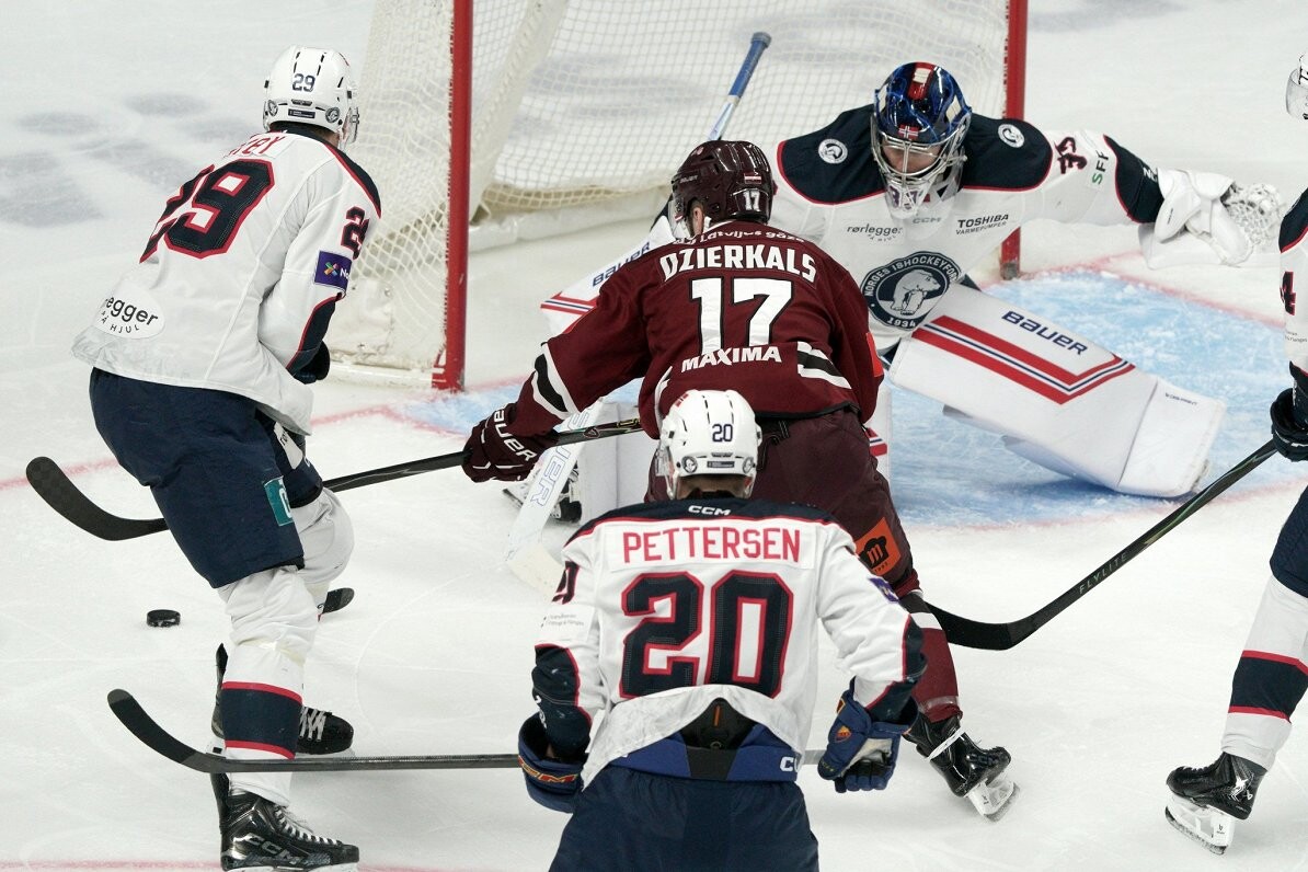 Latvijas hokeja izlase IIHF “spēka rangā” noslīd uz desmito vietu