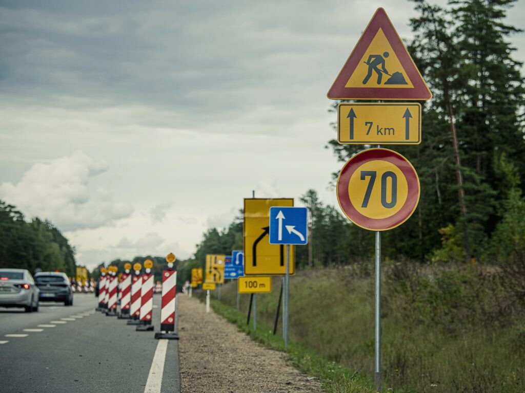 Būvdarbu dēļ satiksmes ierobežojumi ir 41 valsts autoceļu posmā