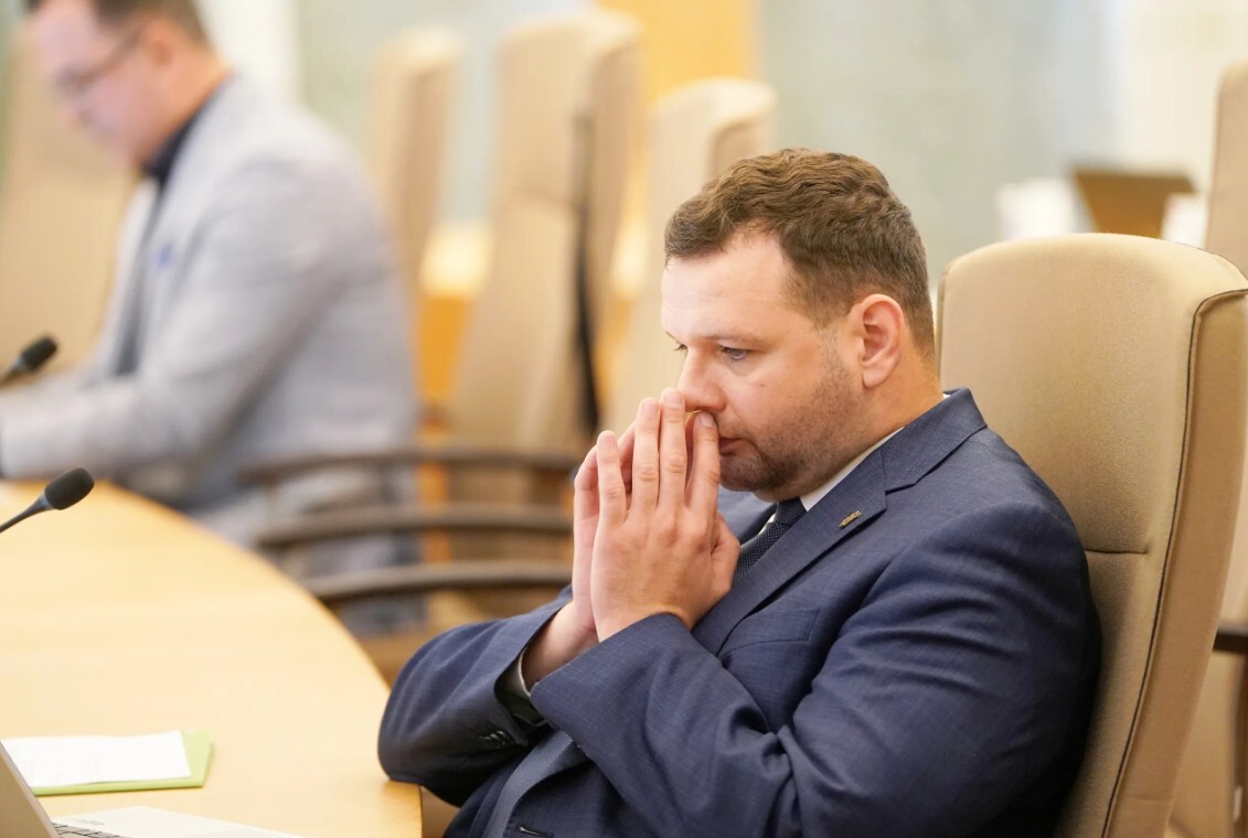 Uzulnieks gatavs iesaldēt nākamgad plānoto ministra algas pieaugumu