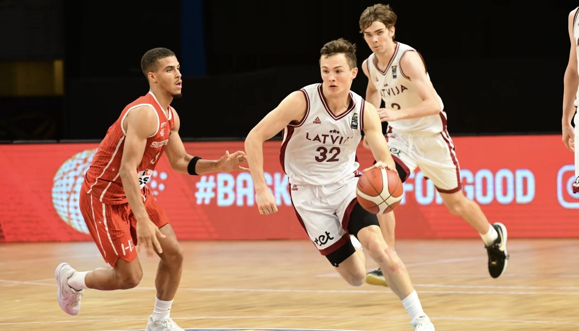 Latvijas U-20 basketbola izlases kandidātu sarakstā iekļauti 17 spēlētāji
