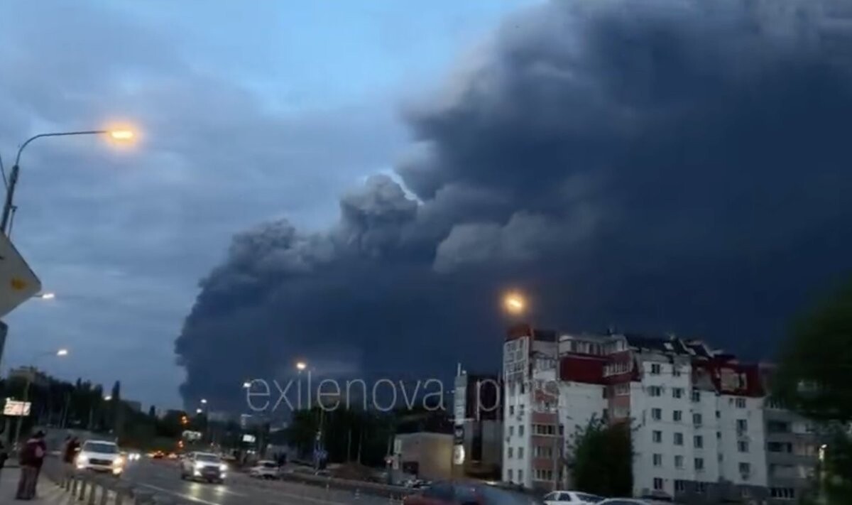 Video: Dronu triecienā cietusi Rjazaņas naftas pārstrādes rūpnīca
